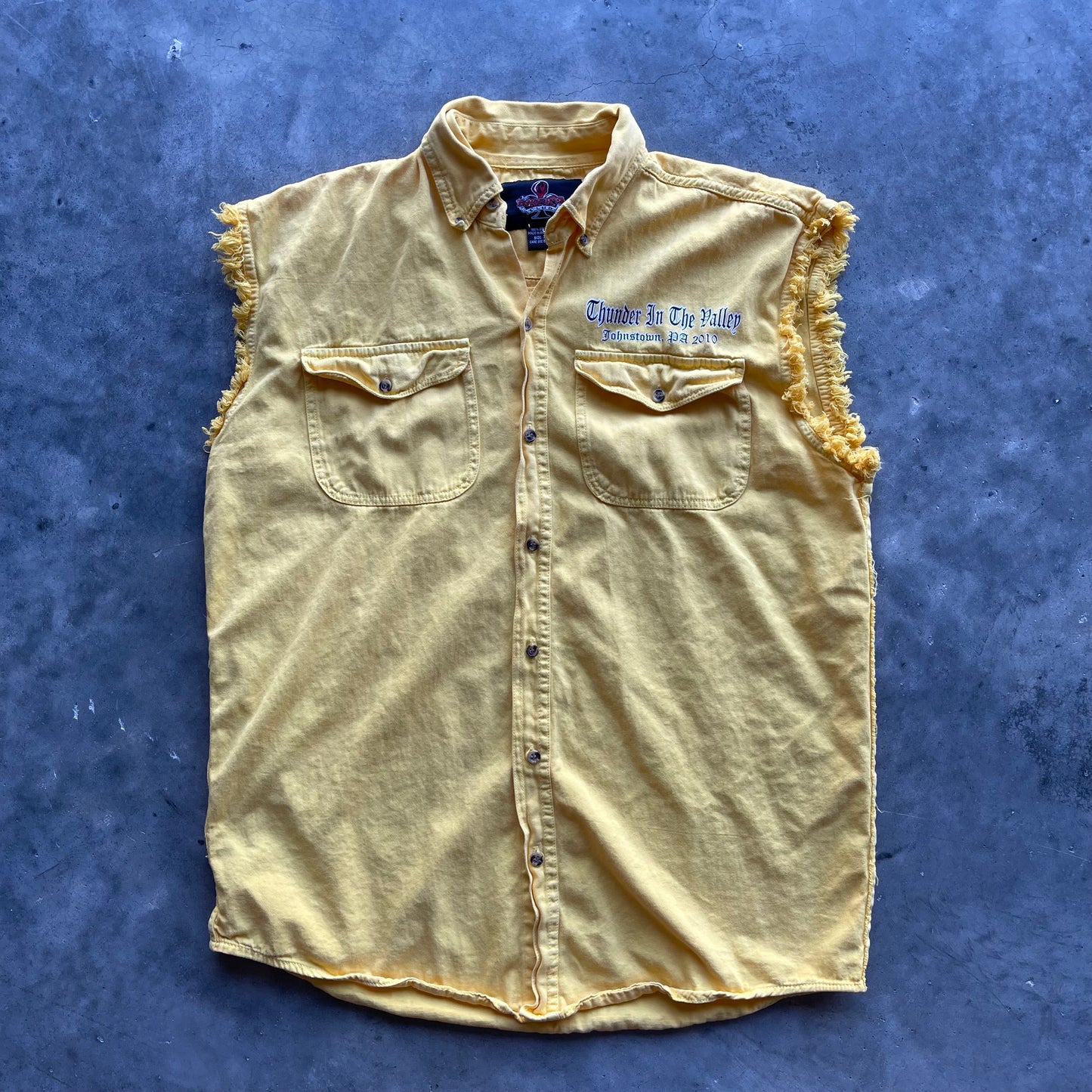 (XL) 2010 Biker's Club "Thunder in the Valley" Y2K Cross Sleeveless Shirt