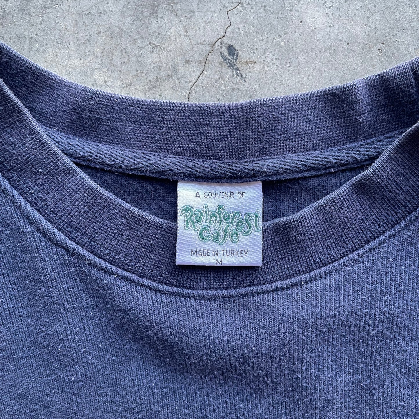 (M) 00s Rainforest Cafe Embroidered Crewneck
