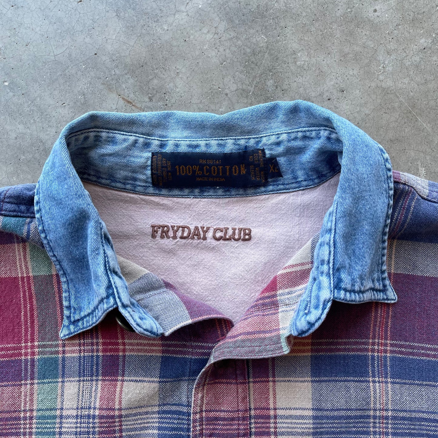 (XL) 90s Plaid Denim Collared Cropped Button Up Shirt
