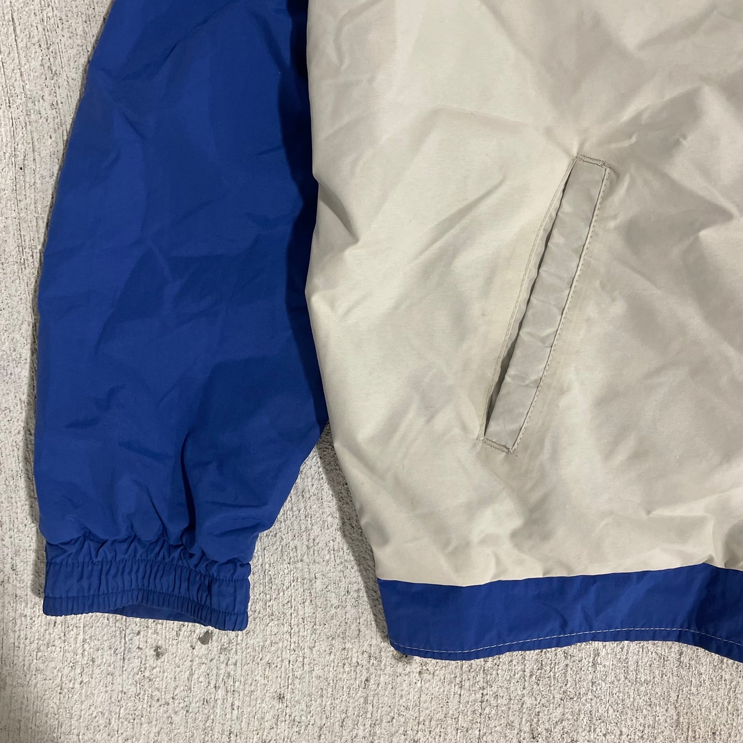 (L/XL) 90s Cropped Fit Windbreaker