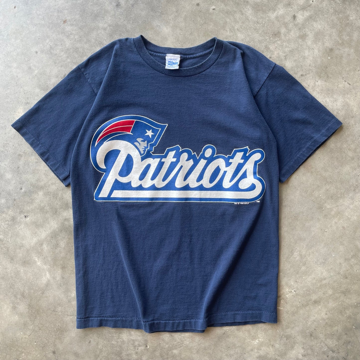(M) ‘94 New England Patriots NFL Graphic Logo Salem Sportswear Tee