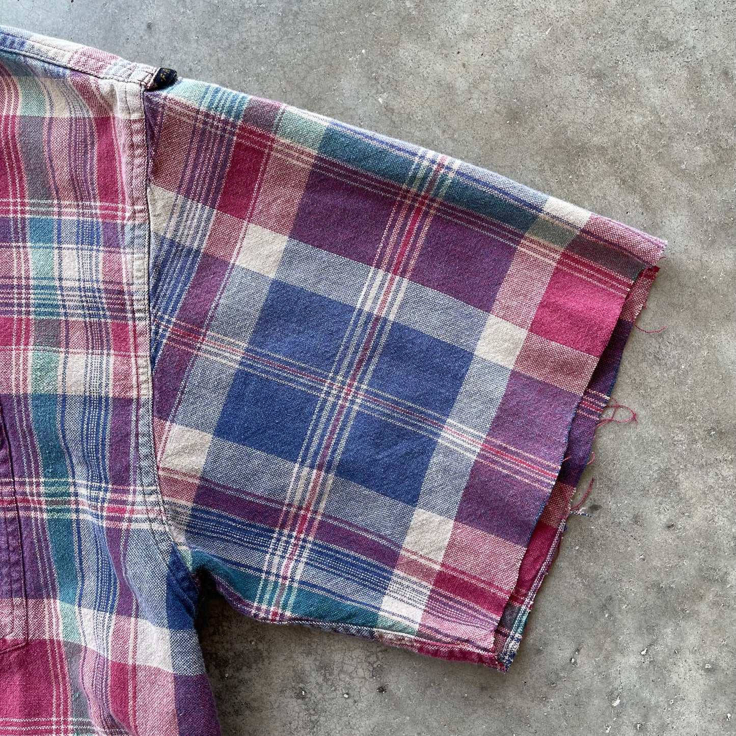 (XL) 90s Plaid Denim Collared Cropped Button Up Shirt