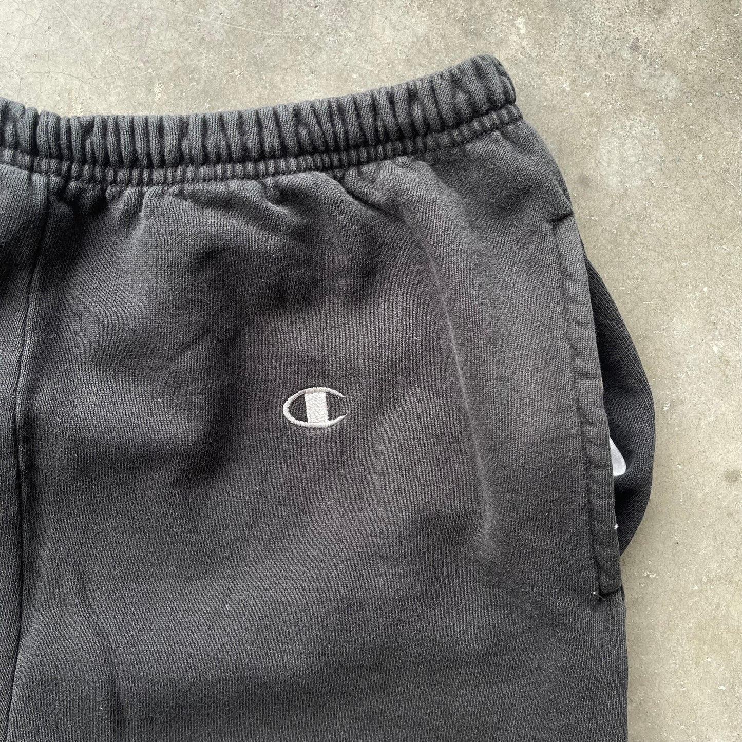 (M/L) Champion Embroidered Logo Sweatpants