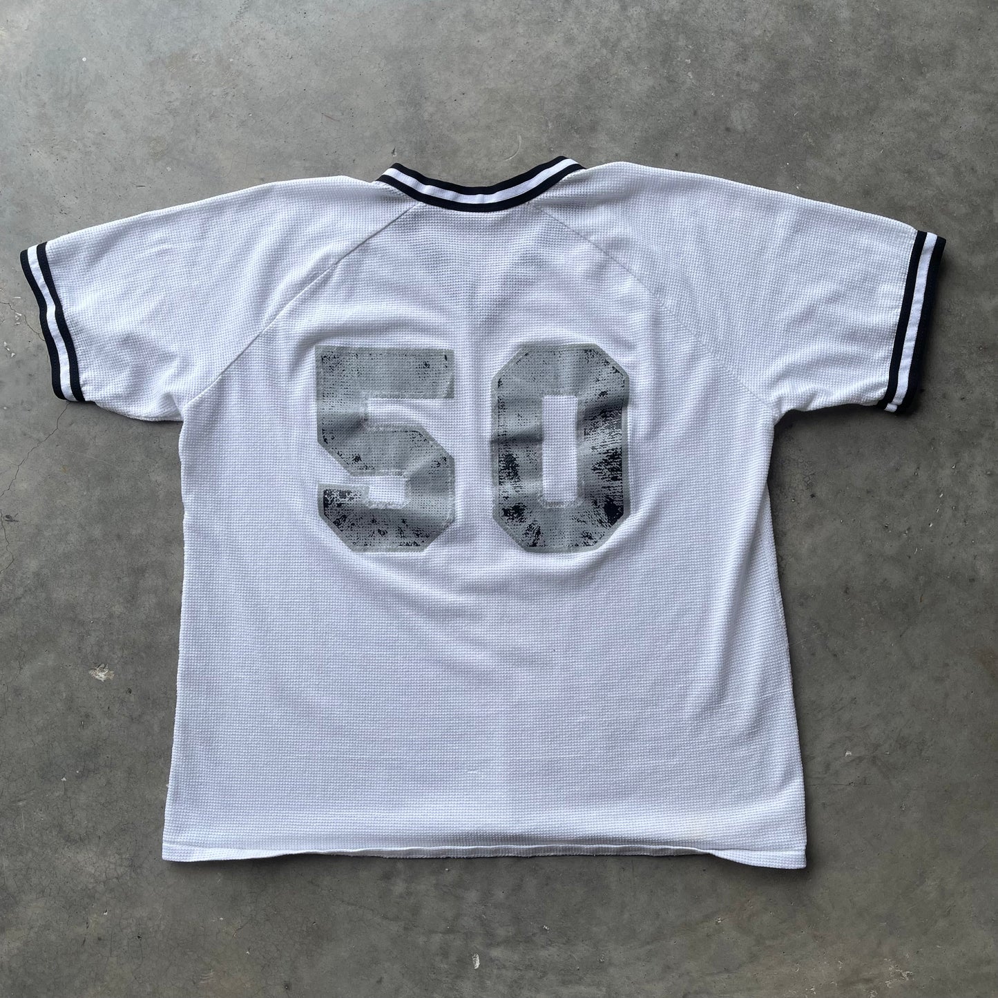 (L/XL) 90s Oakland Raiders Cropped Fit Football Jersey