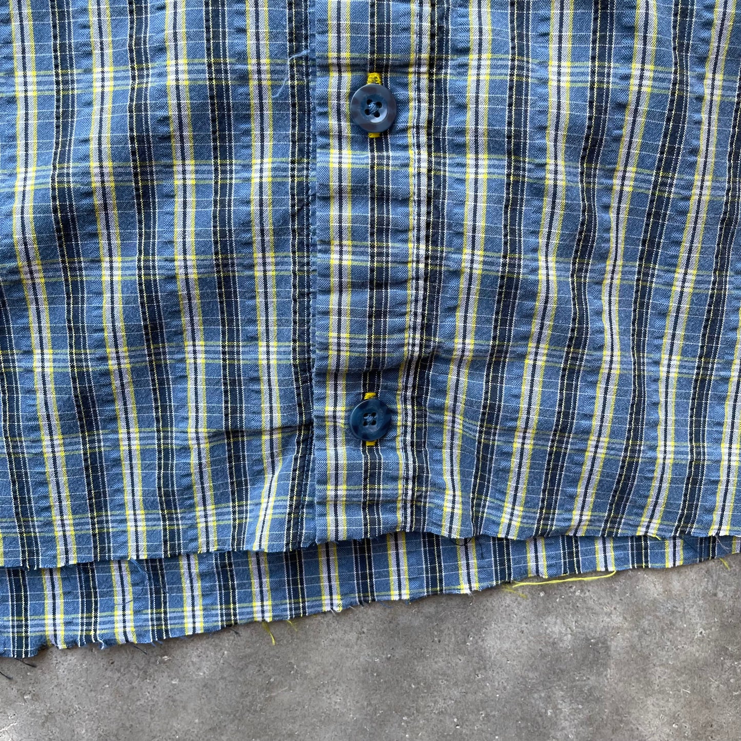 (XL) Cabela's Cropped Blue Buttoned Shirt