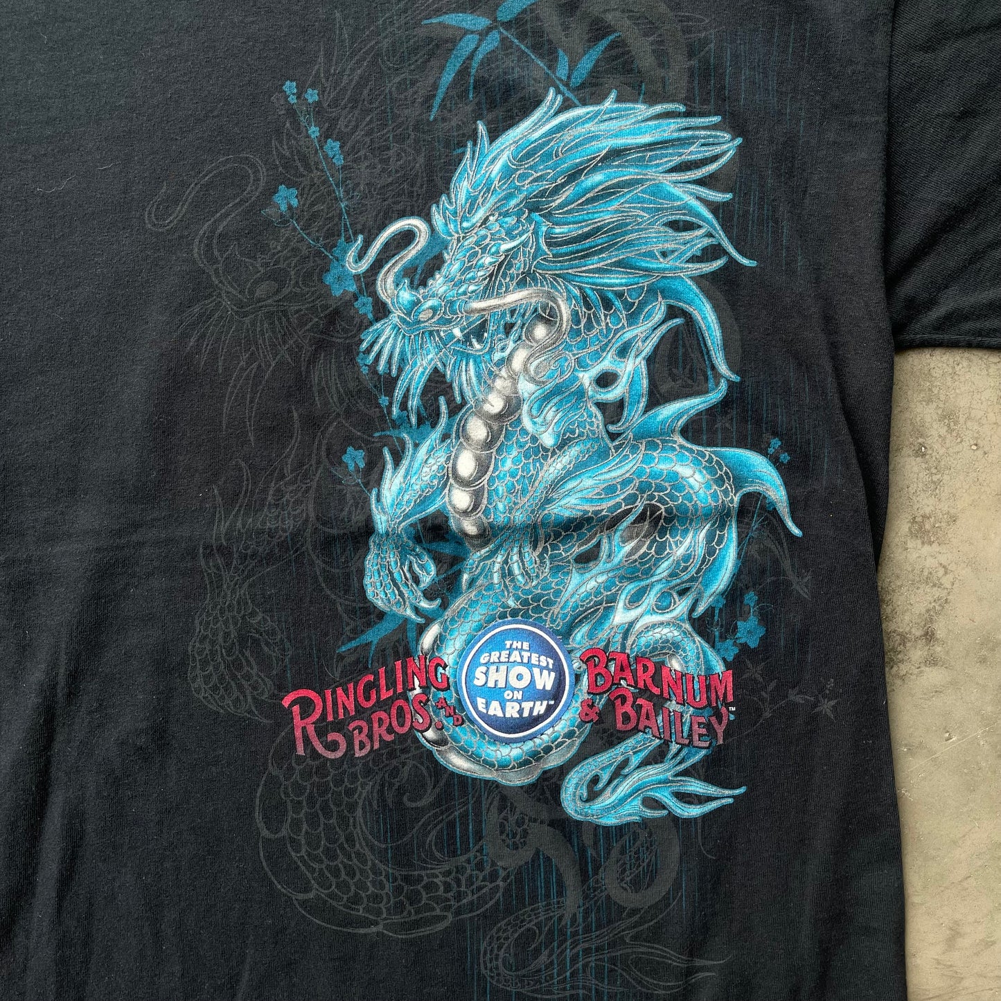 (M) Vintage Ringling Bros and Barnum & Bailey Circus Dragon Graphic Tee