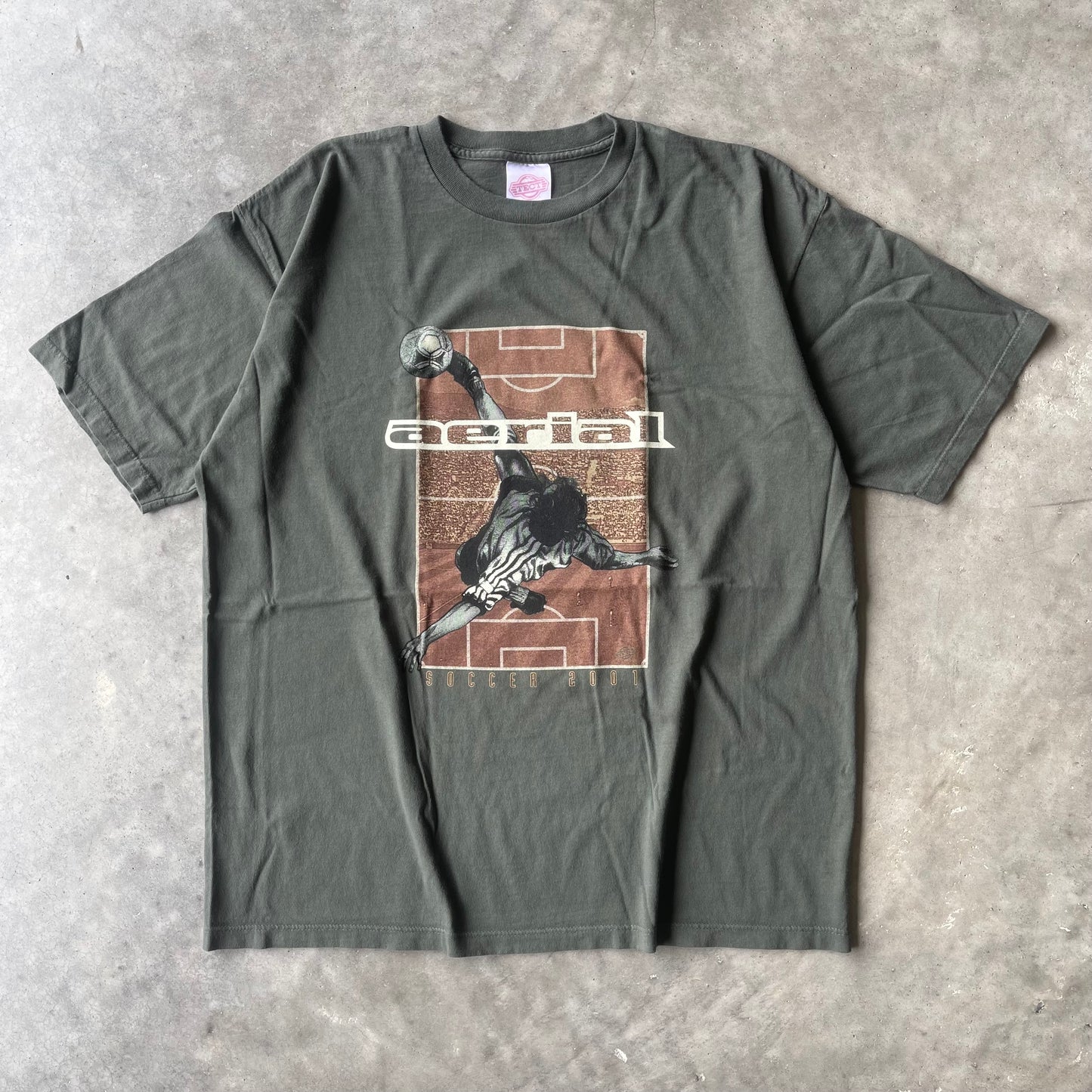 (XL) '01 Aerial Soccer Player Graphic Tee
