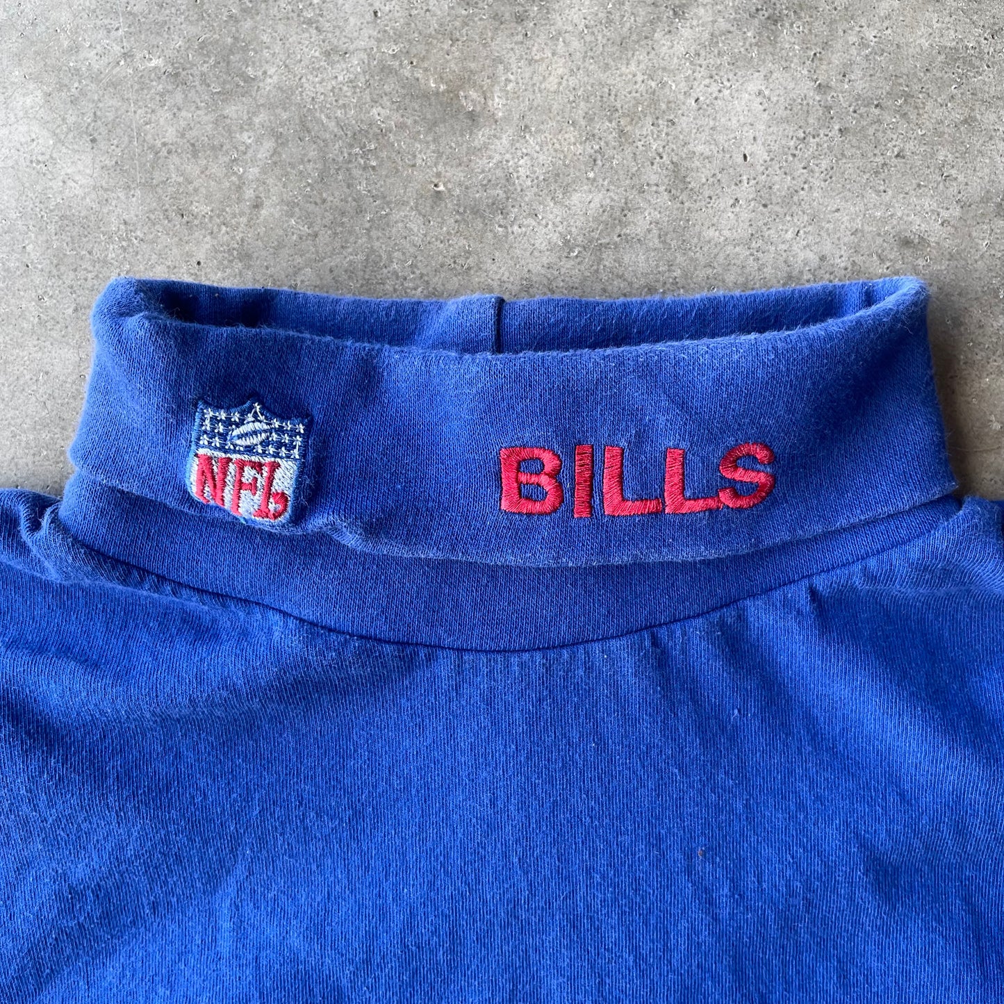 (L) 90s Buffalo Bills NFL Embroidered Mock Neck Sweater
