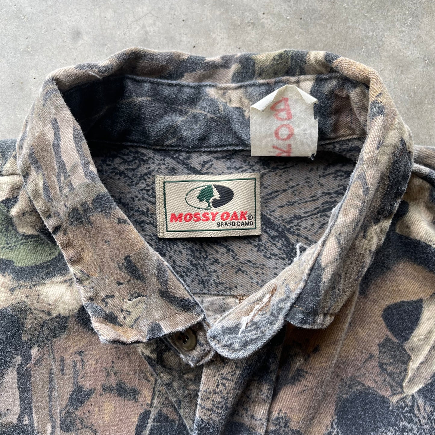 (L) 00s Mossy Oak Camo Button Up Shirt