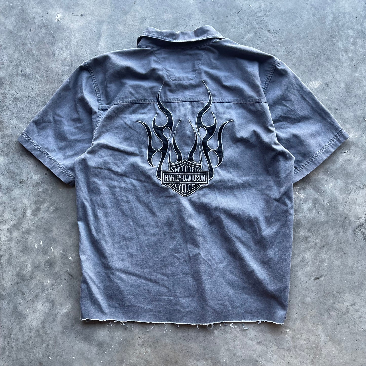 (L) Vintage Harley Davidson Embroidered Flames Cropped Shirt