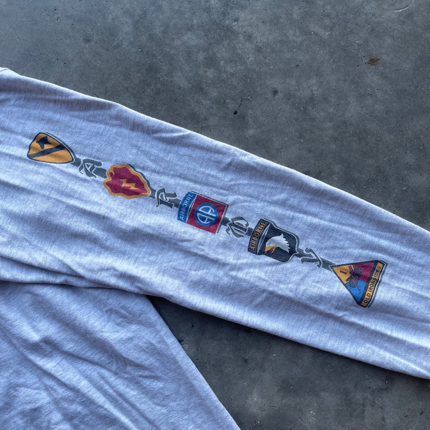 (M) '01 Army vs Navy Graphic Long Sleeve