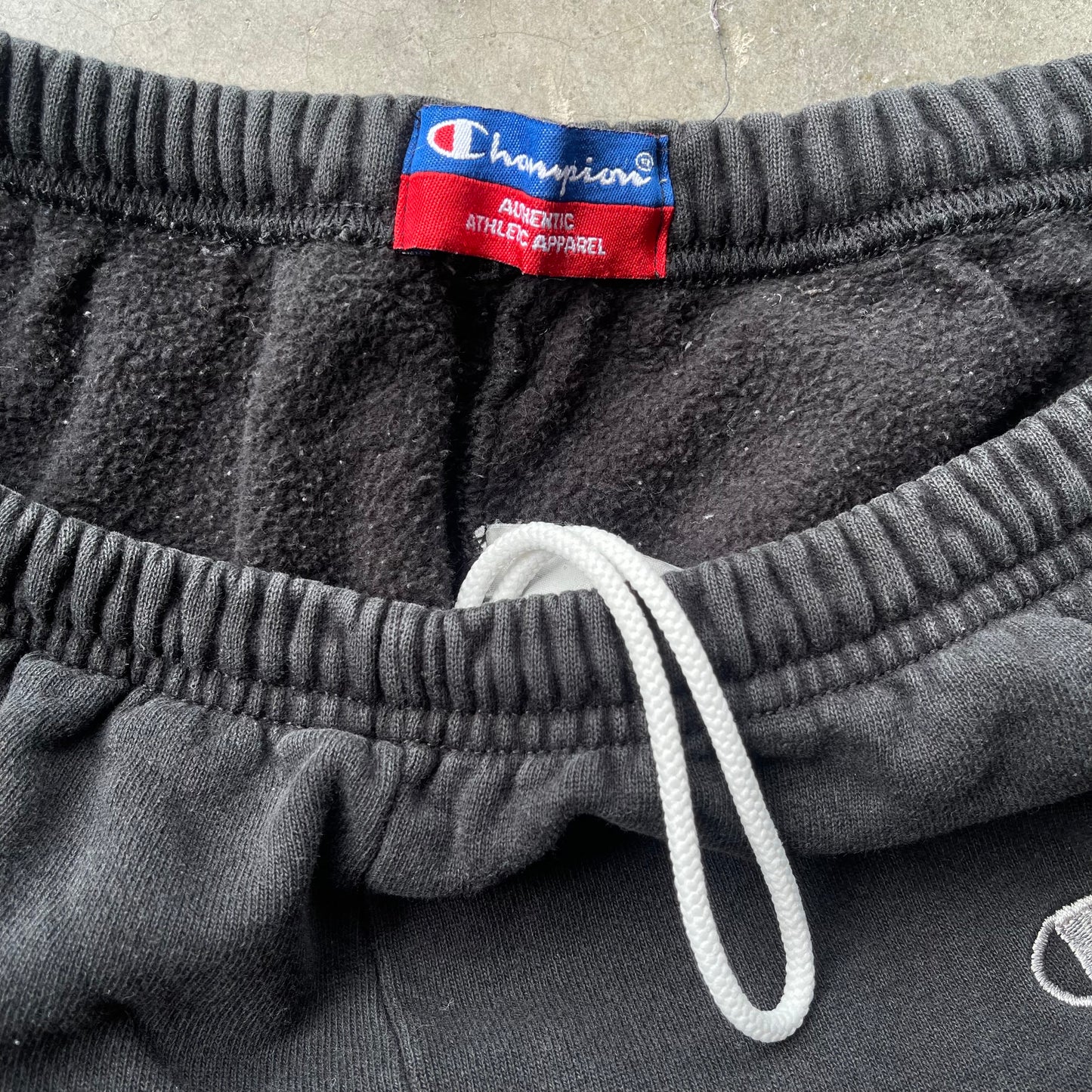 (M/L) Champion Embroidered Logo Sweatpants
