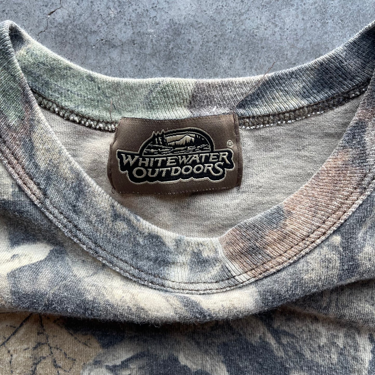 (L) Hunting Camo Embroidered Deer Pocket Tee