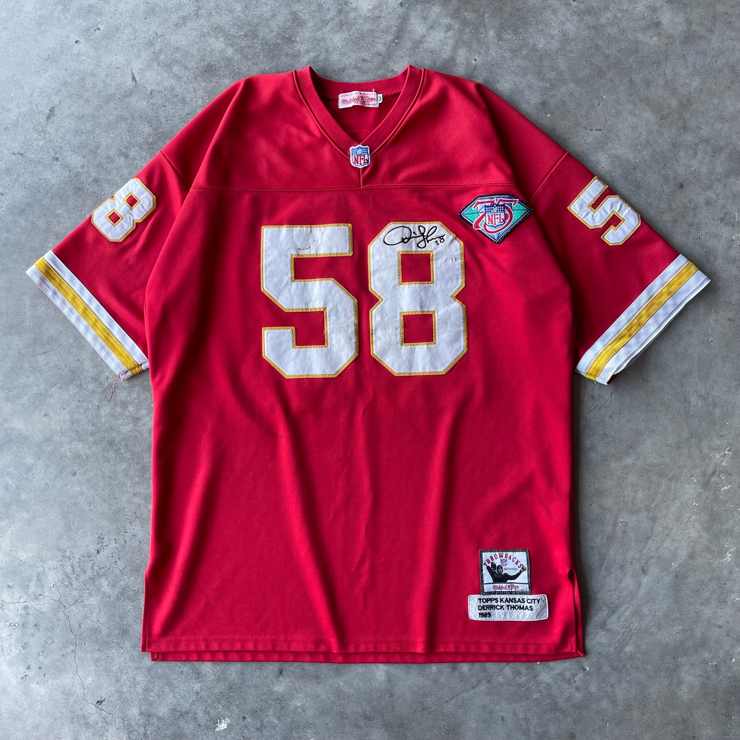 (2XL) Mitchell & Ness Kansas City Chiefs "Throwbacks" Derrick Thomas Football Jersey