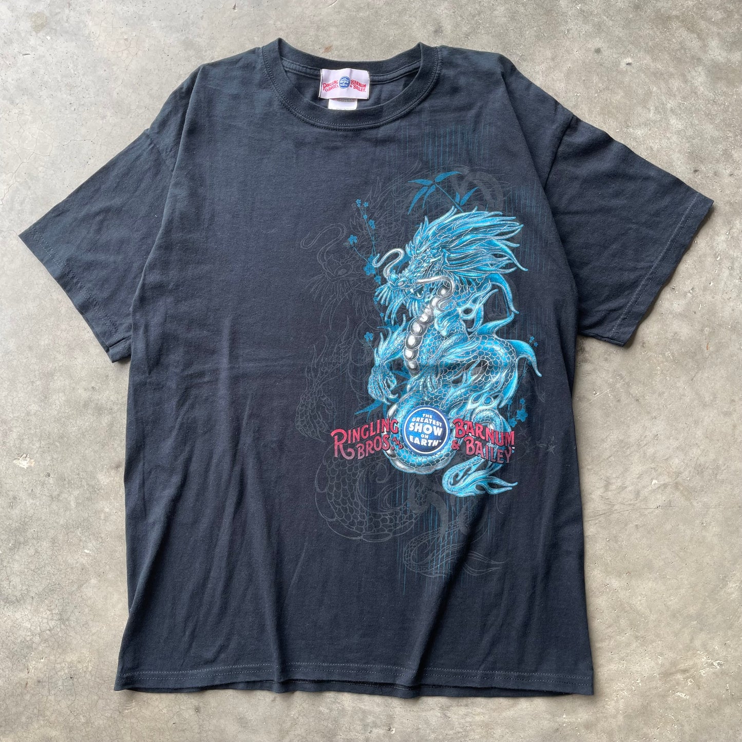 (M) Vintage Ringling Bros and Barnum & Bailey Circus Dragon Graphic Tee