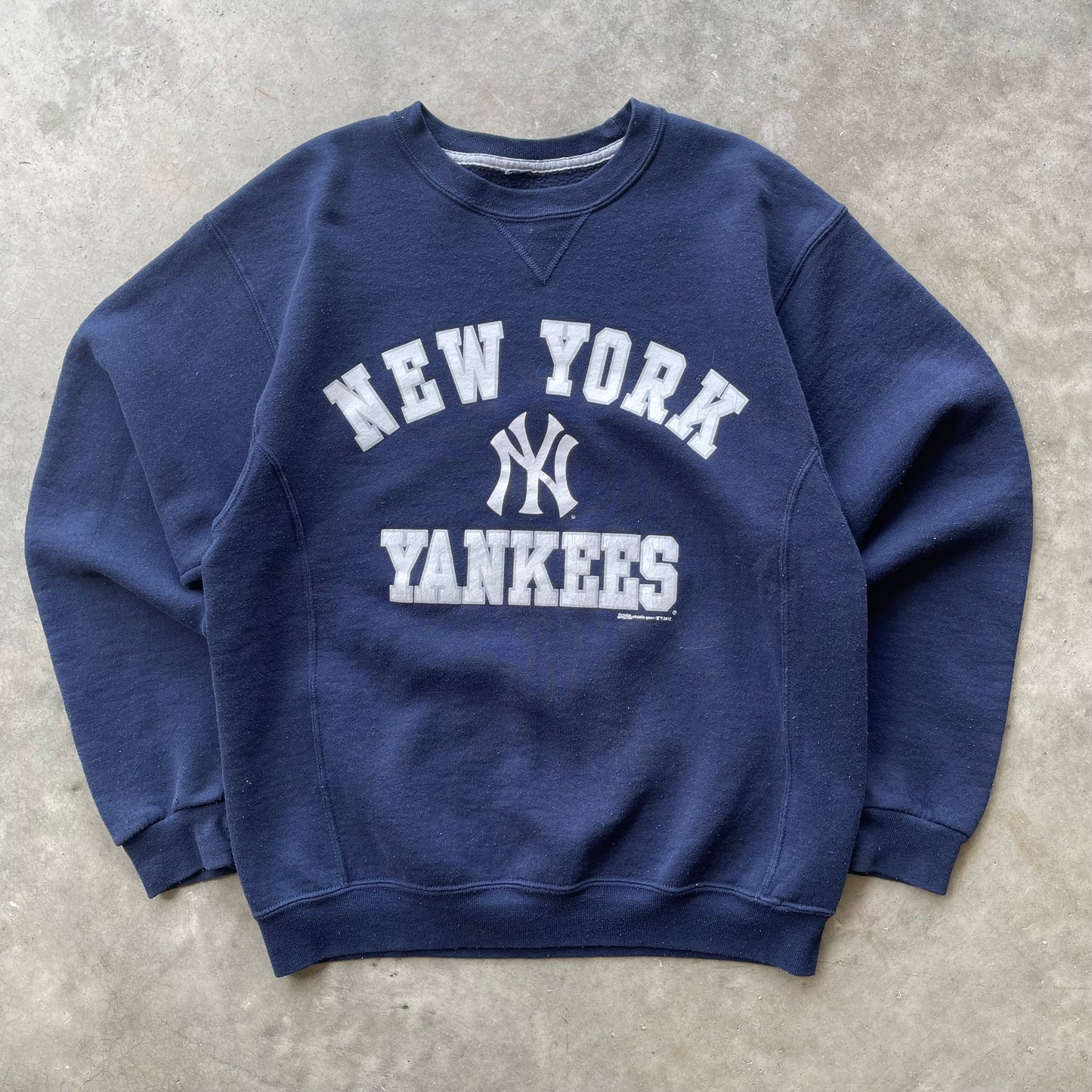 (M) 2012 New York Yankees MLB Spell Out Crewneck