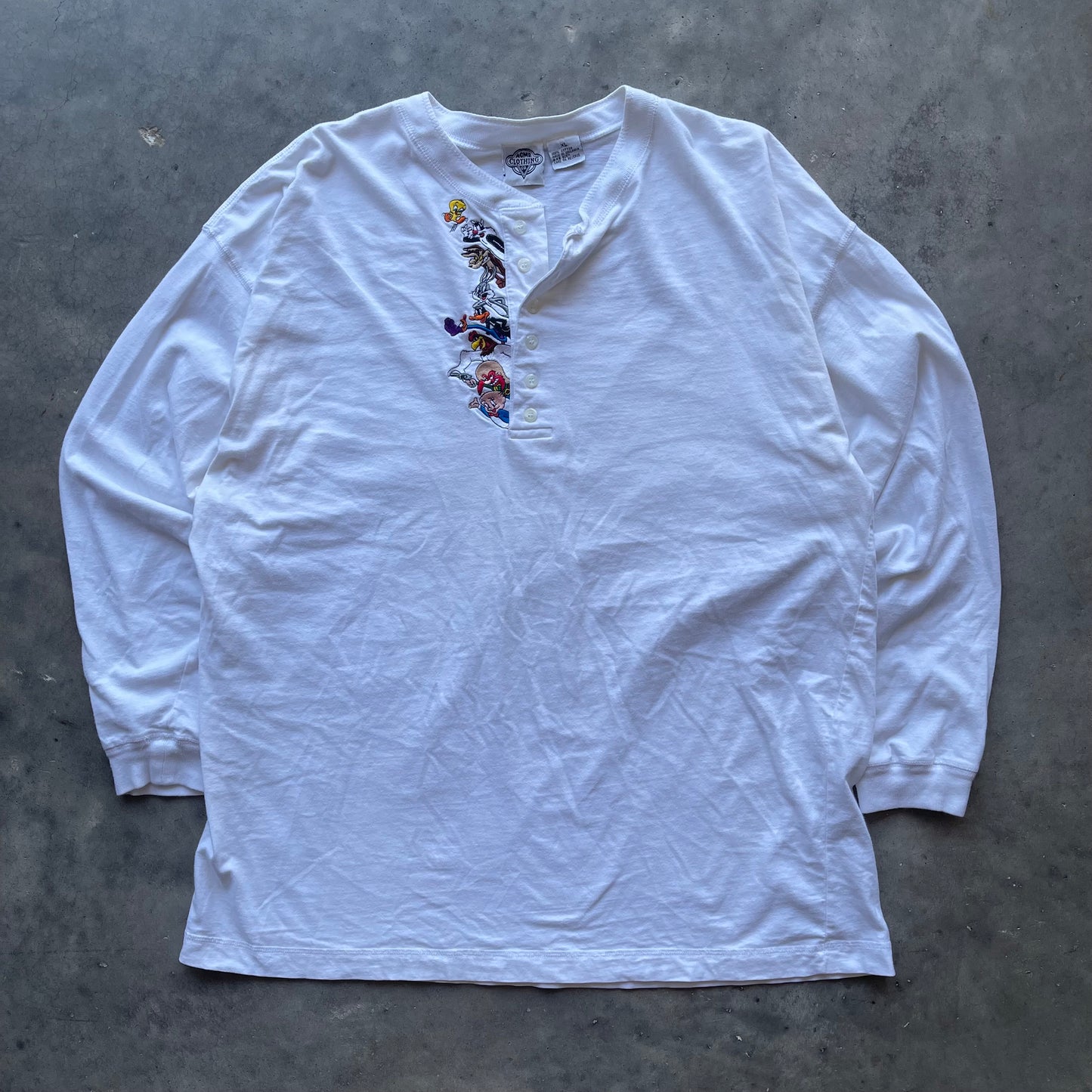 (XL) '94 Looney Tunes Embroidered Cartoons Henley Long Sleeve Tee