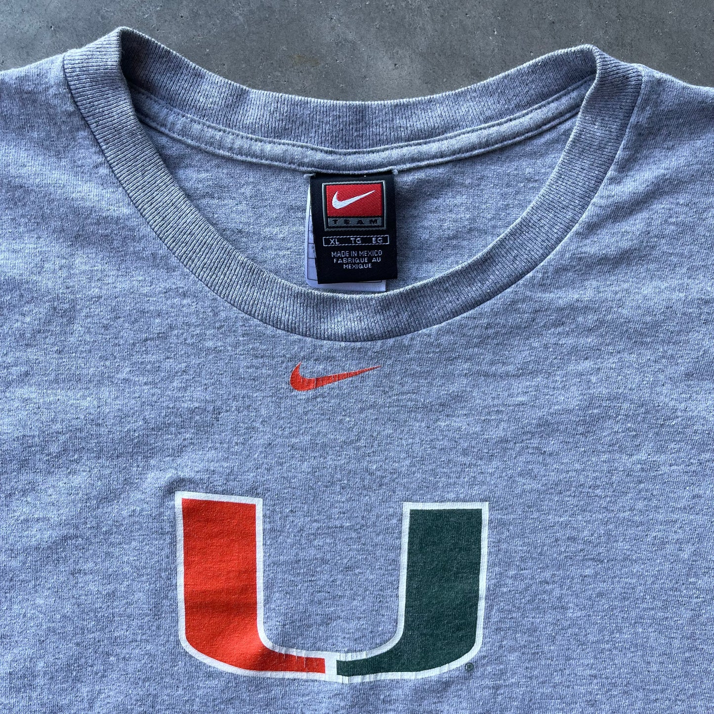 (XL) ‘00s University of Miami Hurricanes Center Swoosh “U” Logo Graphic