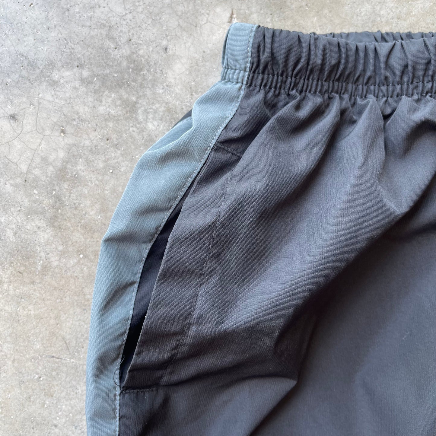 (M) Black Grey Lined Track Pants