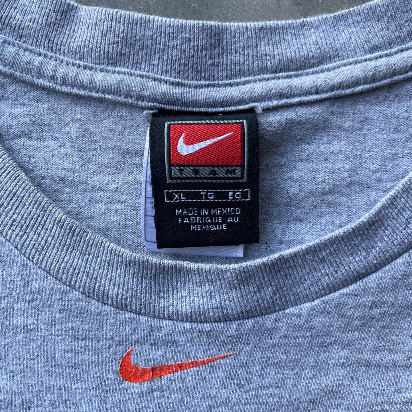 (XL) ‘00s University of Miami Hurricanes Center Swoosh “U” Logo Graphic