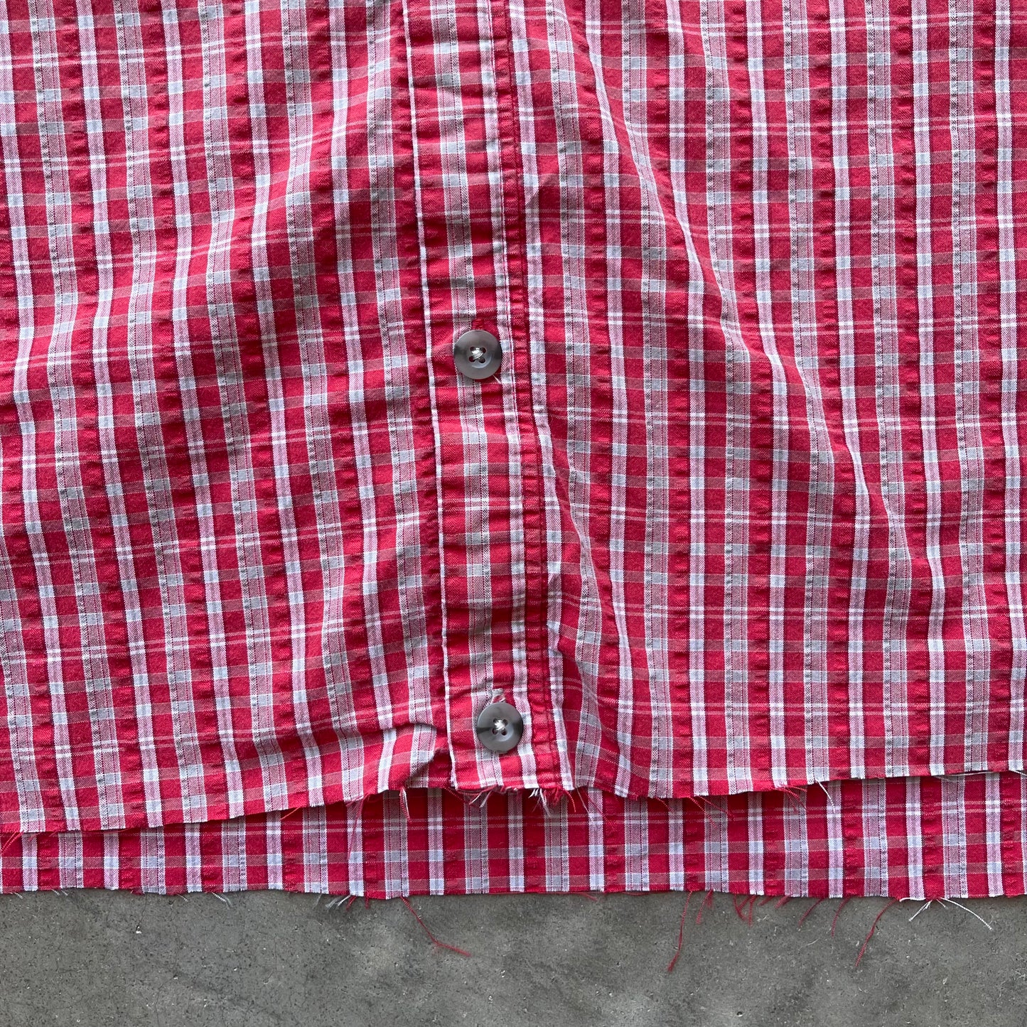 (XL/2XL) Cabela's Cropped Plaid Red Buttoned Shirt