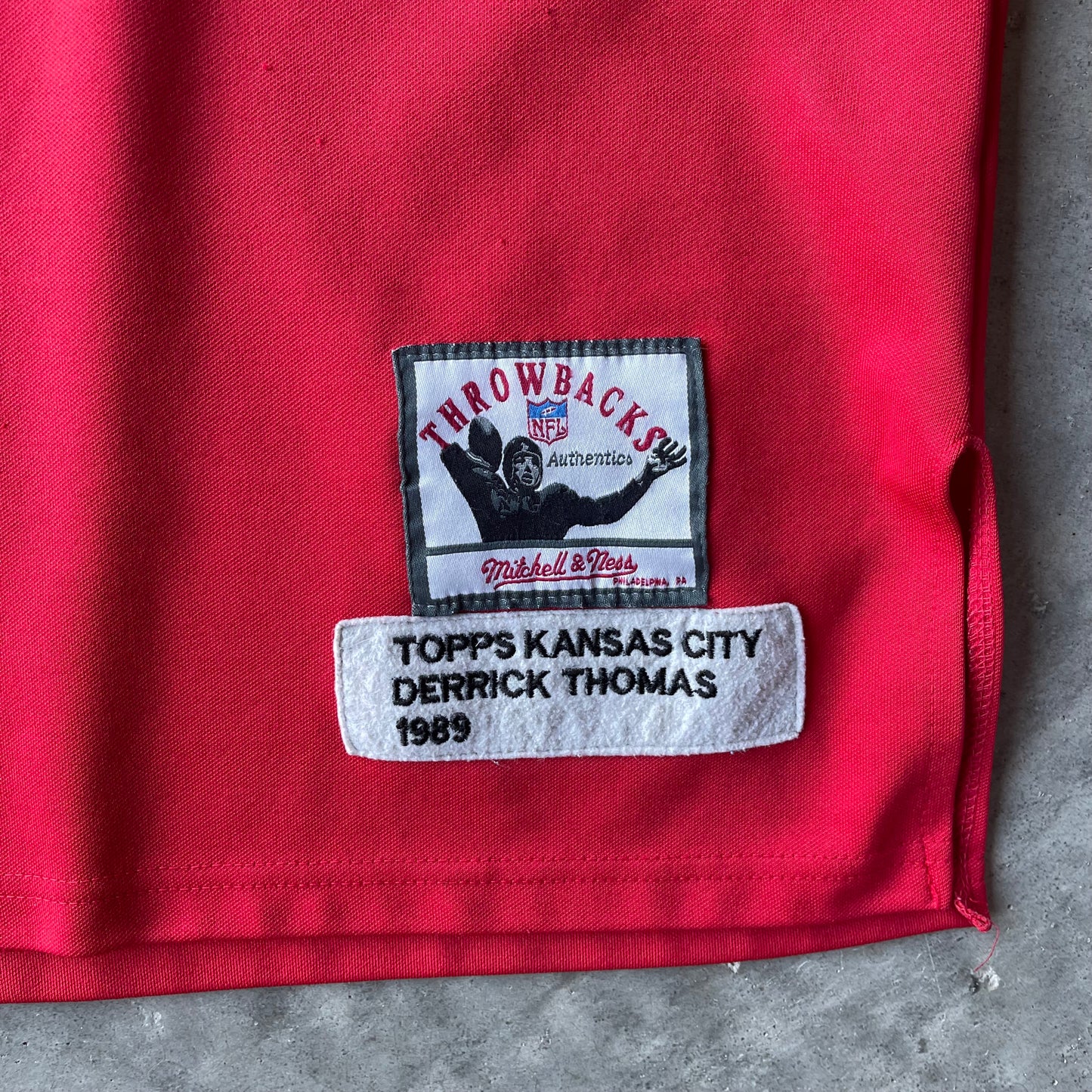 (2XL) Mitchell & Ness Kansas City Chiefs "Throwbacks" Derrick Thomas Football Jersey