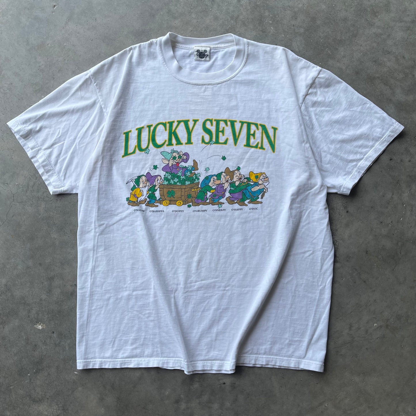 (XL) Vintage “Lucky Seven” Disney Seven Dwarfs Graphic Tee