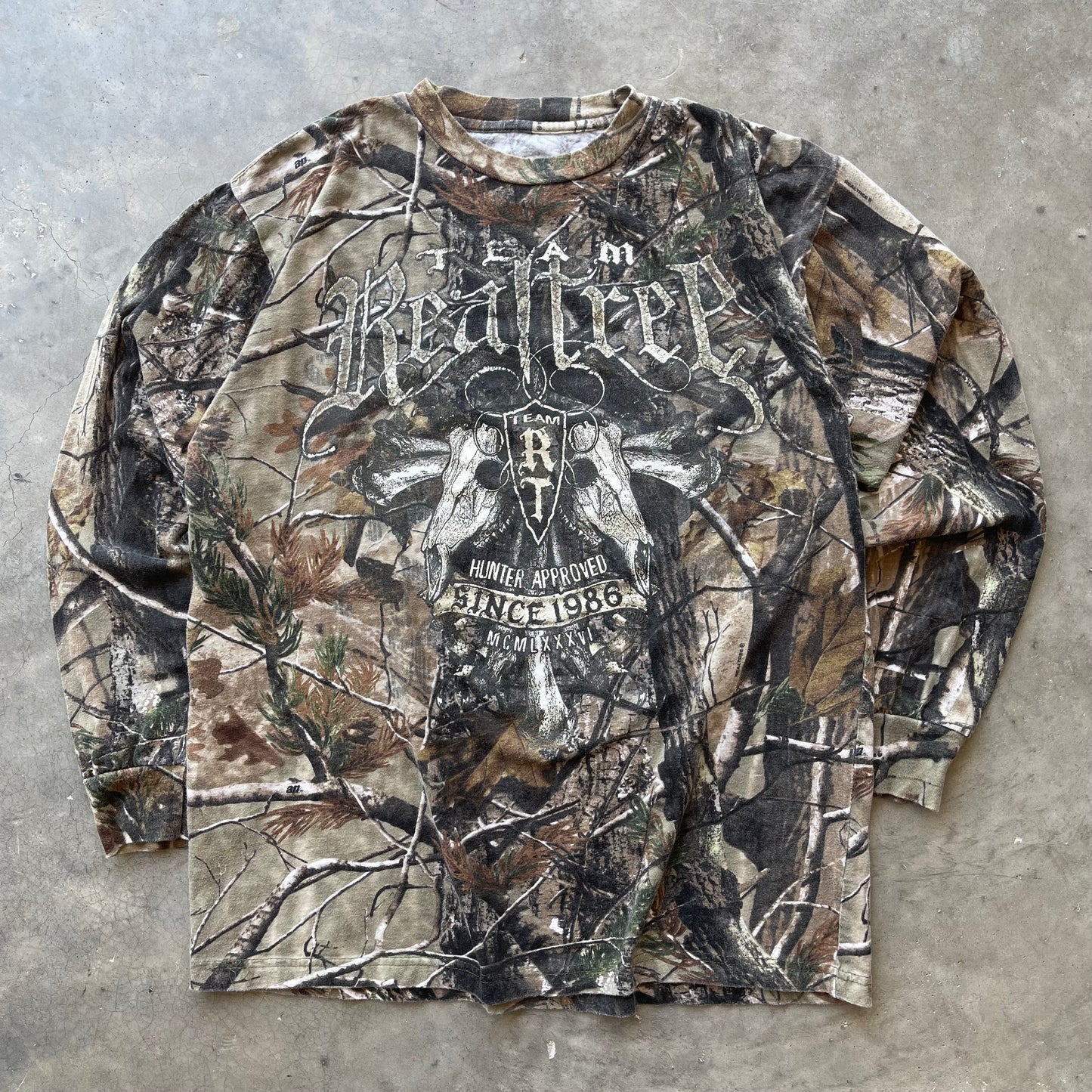 (L) RealTree Hunting Camo Graphic Long Sleeve Tee