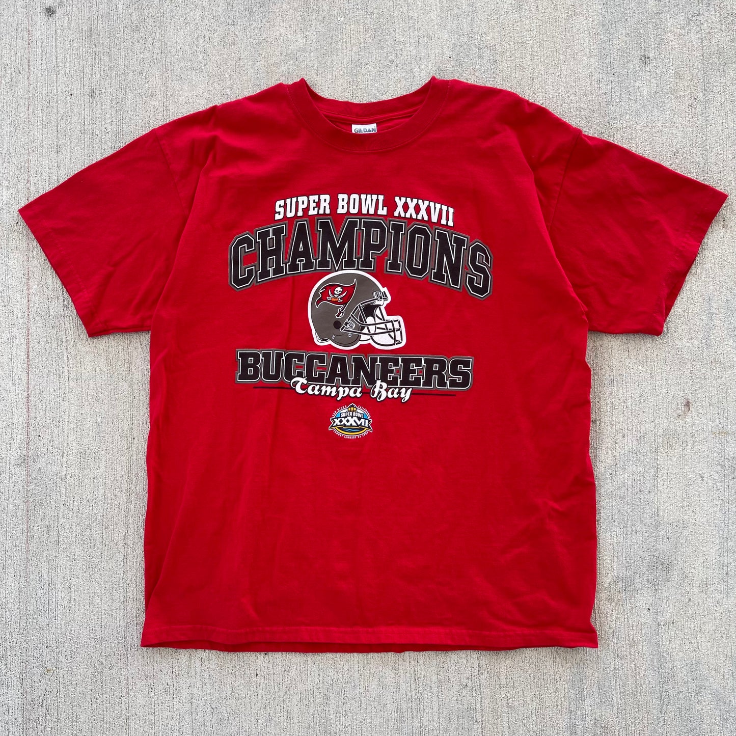 (L) '03 Tampa Bay Buccaneers Super Bowl Champions Tee