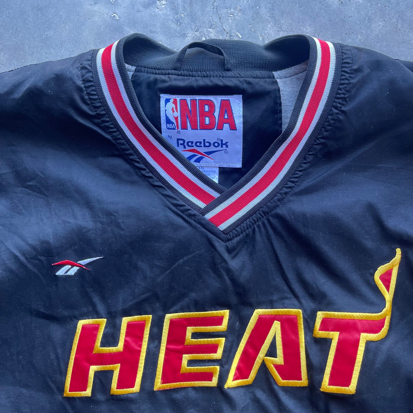 (2XL) Vintage Miami Heat Pullover Windbreaker