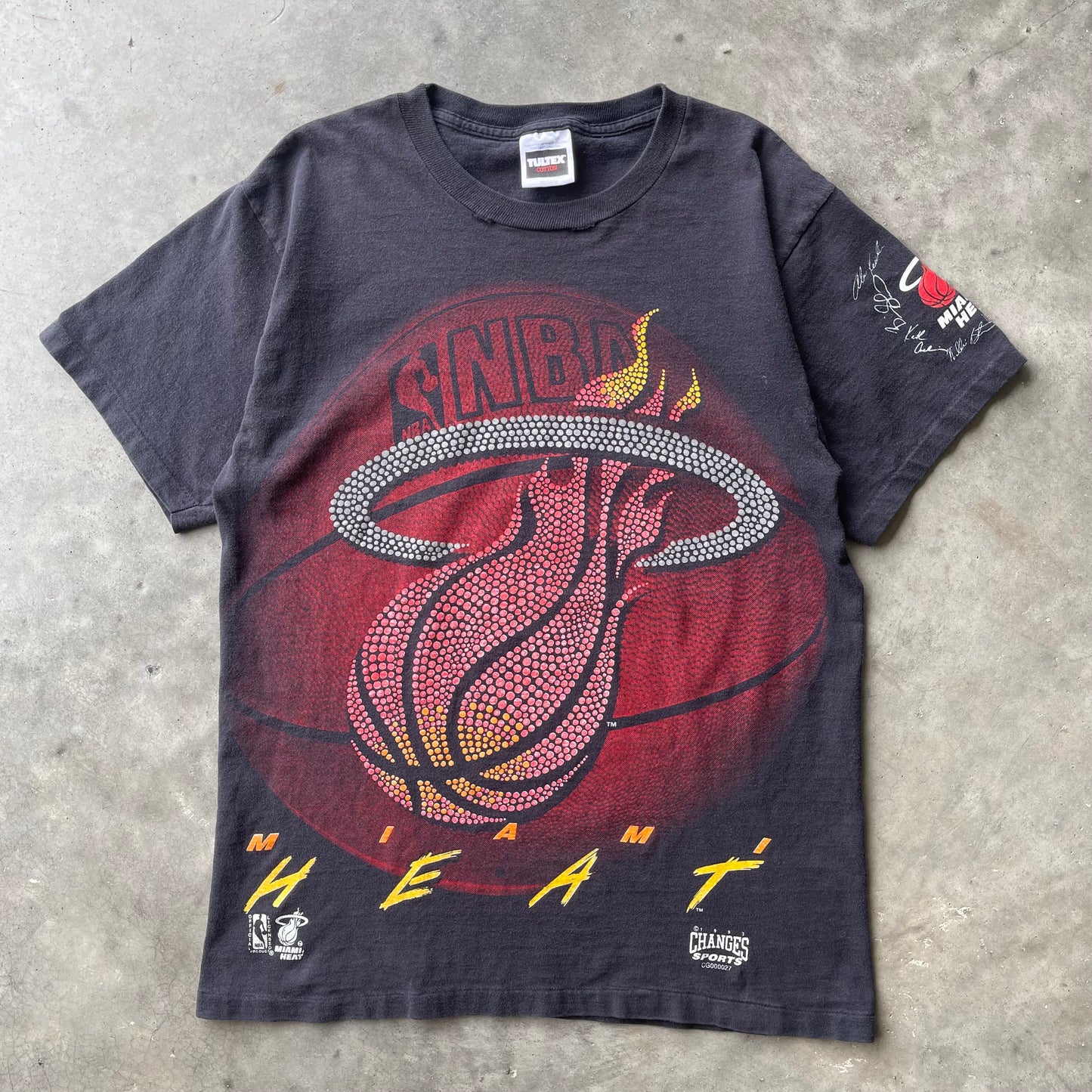 (M) ‘93 Miami Heat NBA Puff Print Rare Graphic Tee