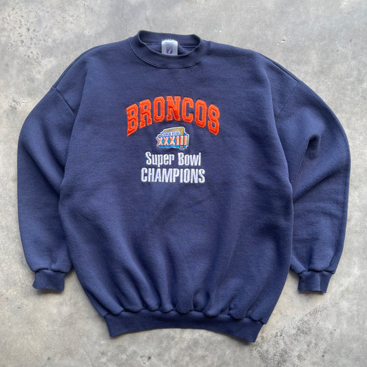 (XL) 1999 Denver Broncos Super Bowl Champions Embroidered Crewneck