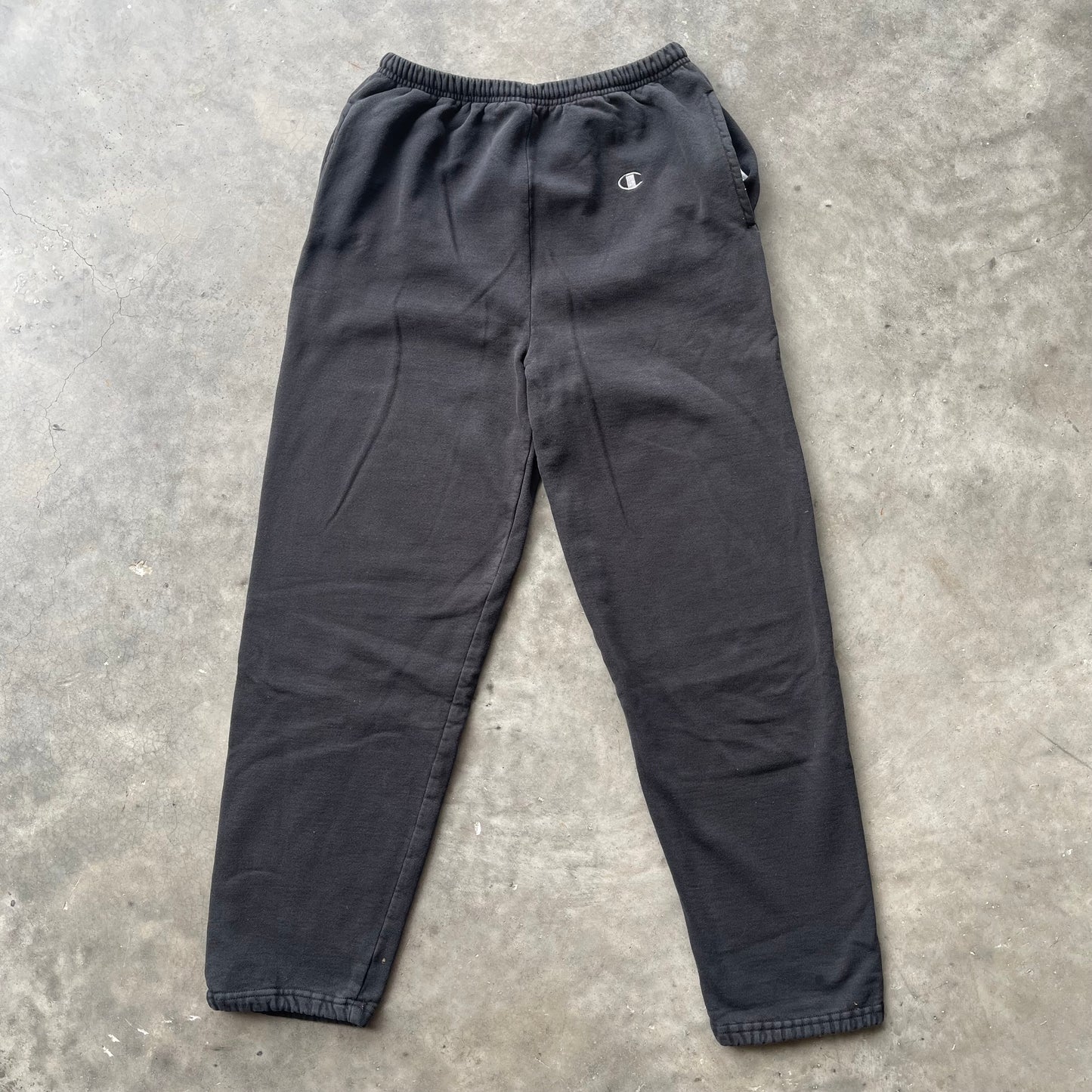 (M/L) Champion Embroidered Logo Sweatpants