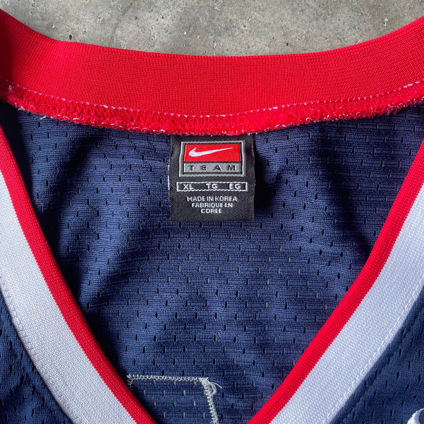 (XL) Vintage Nike University of Connecticut Huskies Basketball Jersey #4
