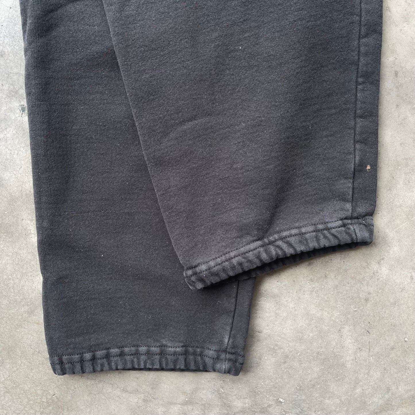 (M/L) Champion Embroidered Logo Sweatpants