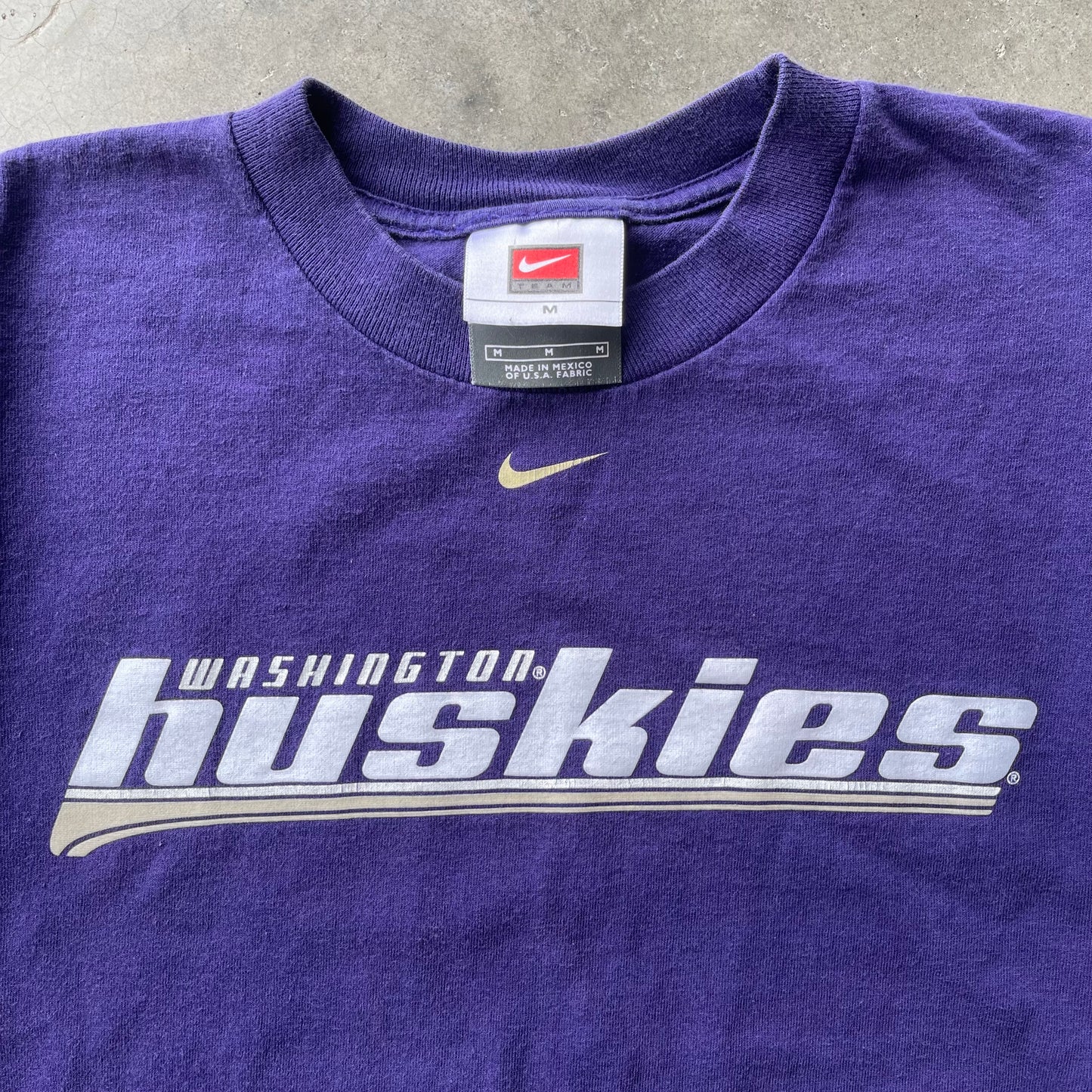 (M) 90s Nike University of Washington Huskies Center Swoosh Long Sleeve Tee