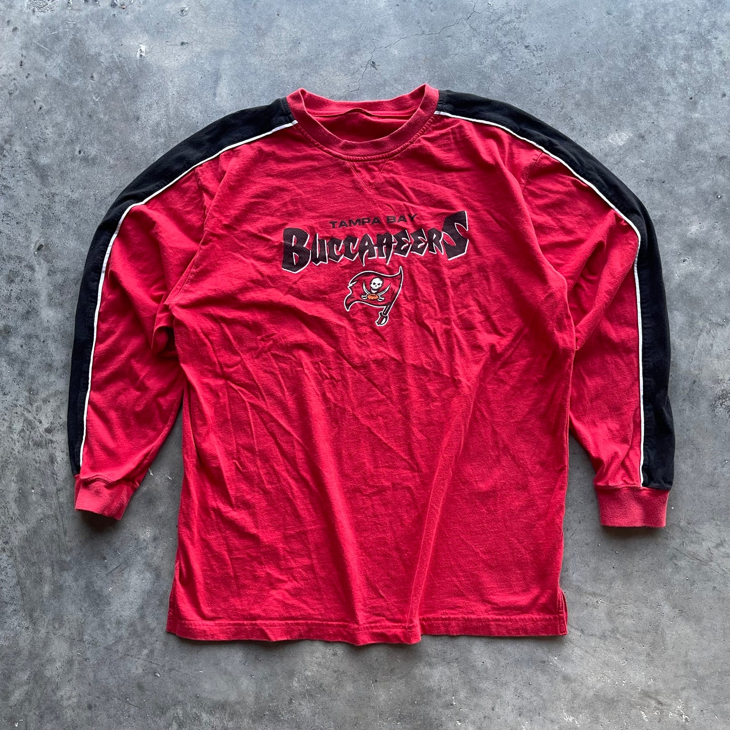 (L) 00s Tampa Bay Buccaneers Long Sleeve Tee