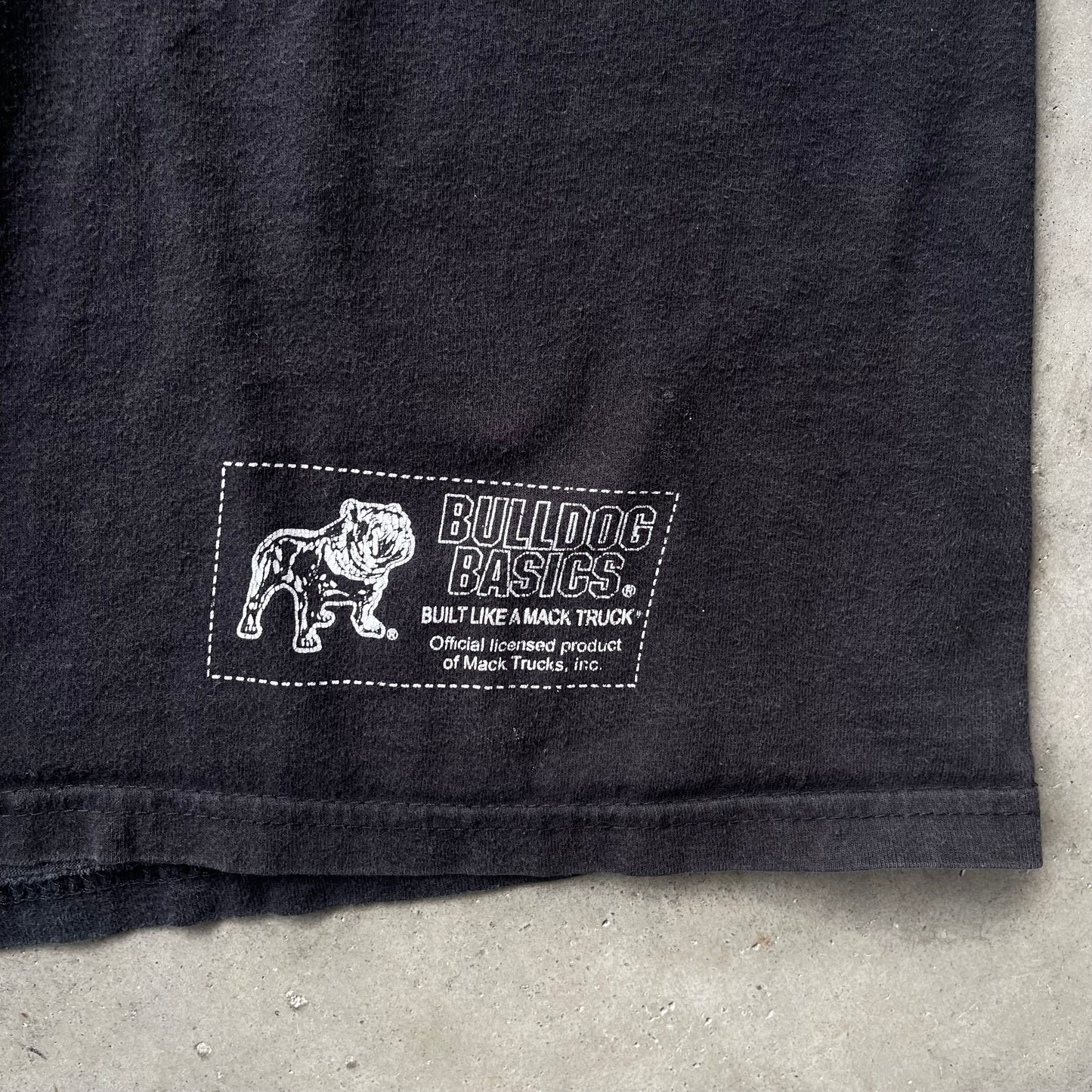 (2XL/3XL) Y2K Mack Truck Bulldog Graphic Chain Logo Tee