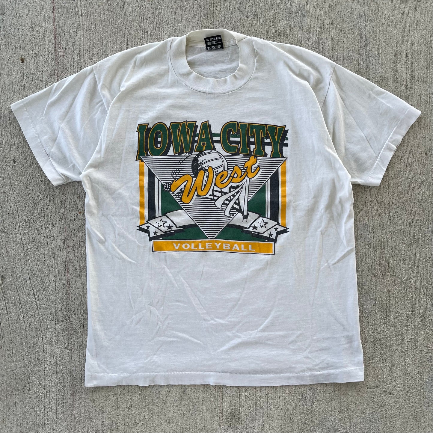(S/M) 90s Iowa City Volleyball Tee