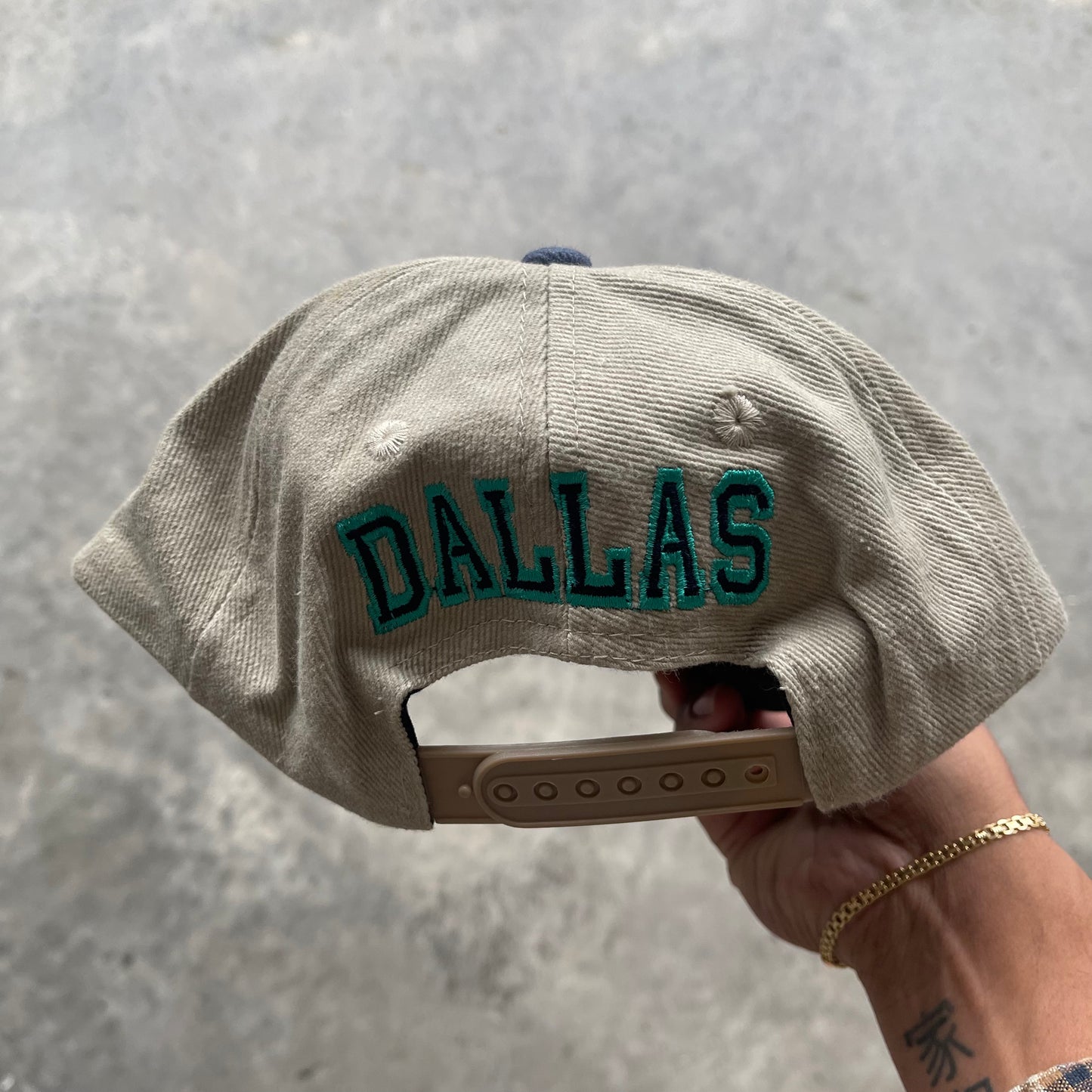 Vintage Hard Rock “Dallas” Embroidered SnapBack Hat