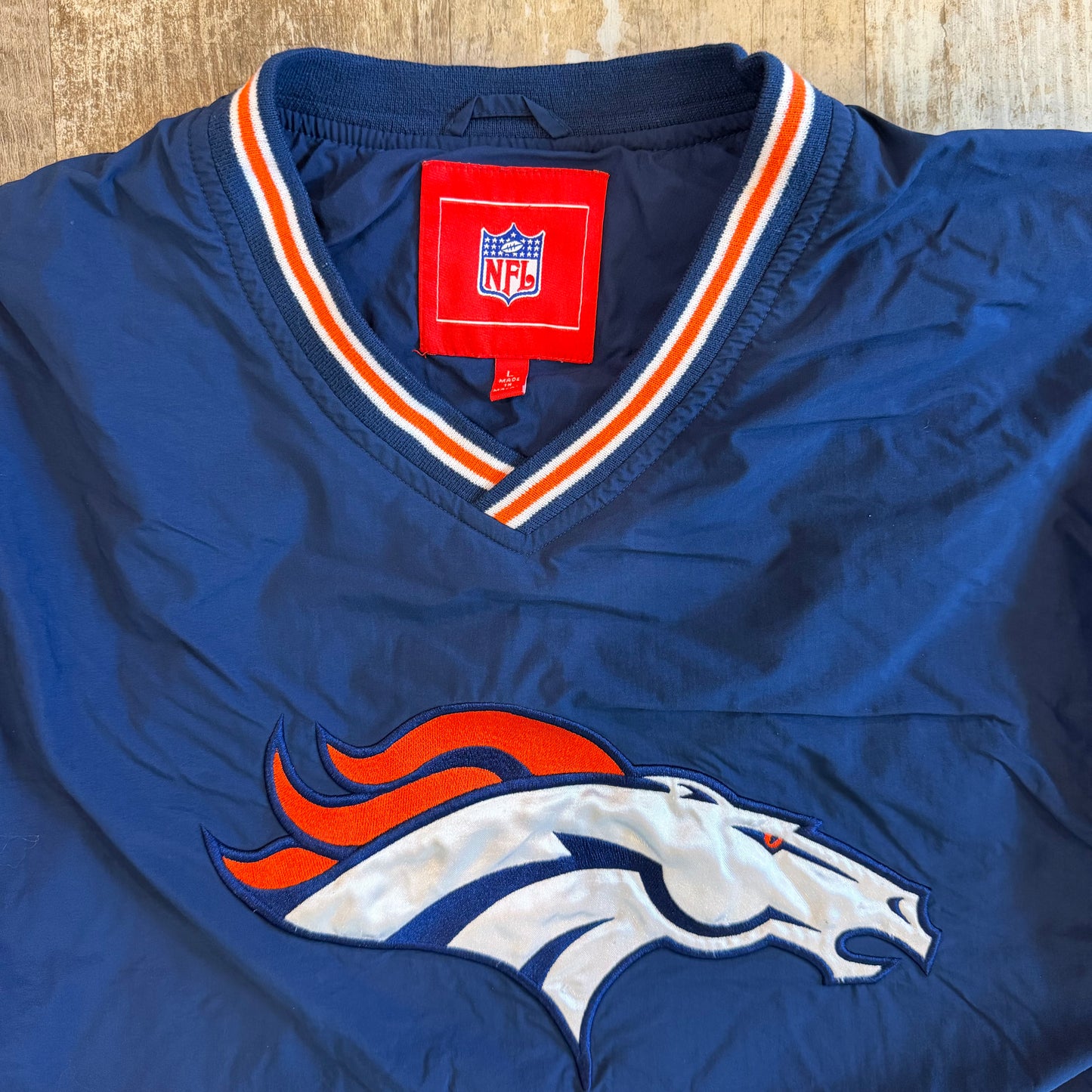 (L) Vintage 2000s Denver Broncos NFL Pullover Windbreaker