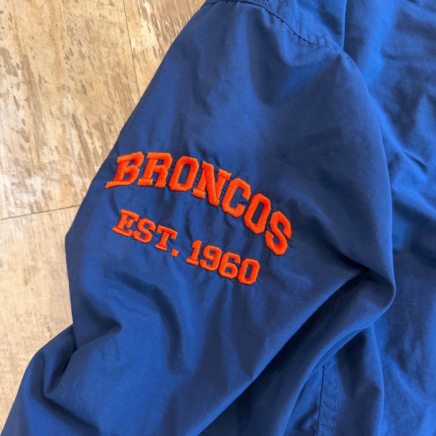 (L) Vintage 2000s Denver Broncos NFL Pullover Windbreaker