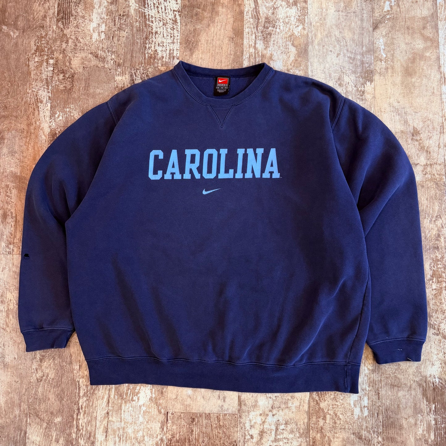 (XL) Vintage 2000s Nike University of North Carolina Center Swoosh Crewneck