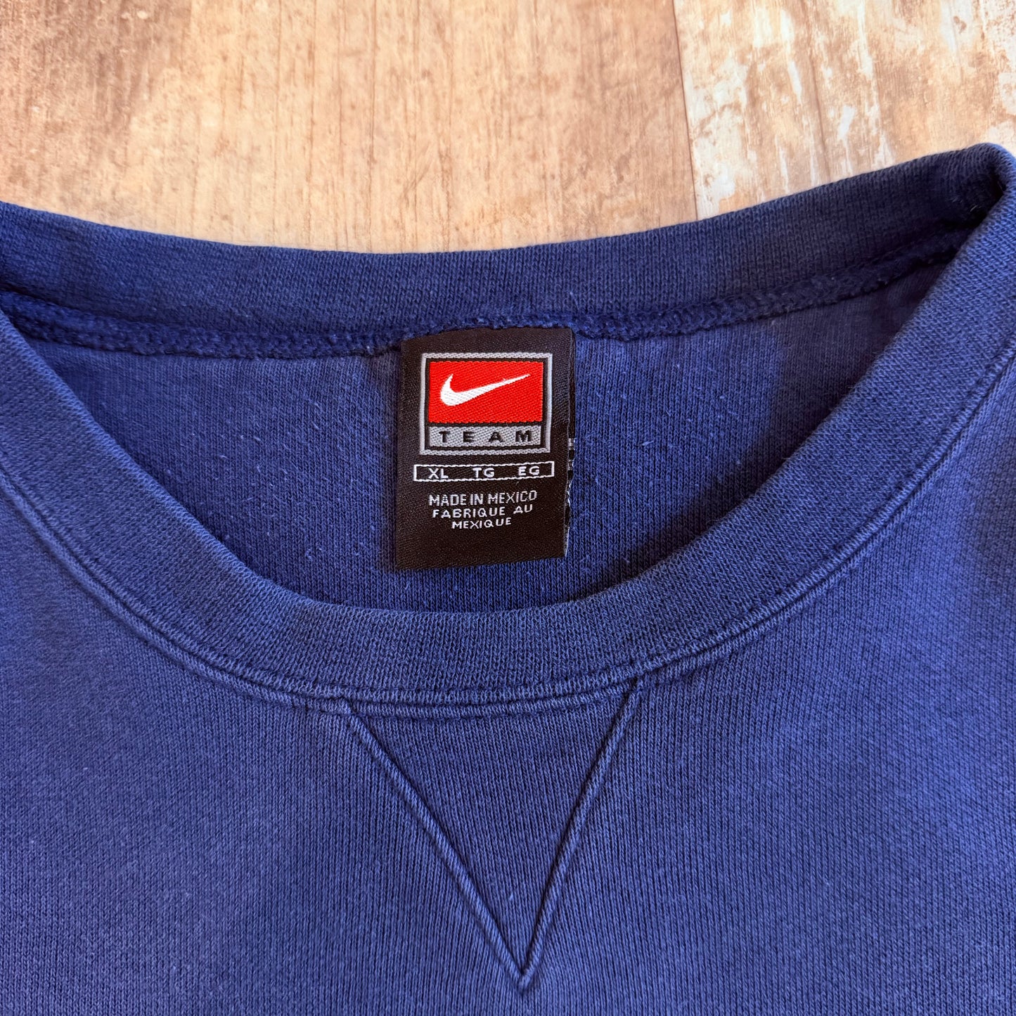 (XL) Vintage 2000s Nike University of North Carolina Center Swoosh Crewneck