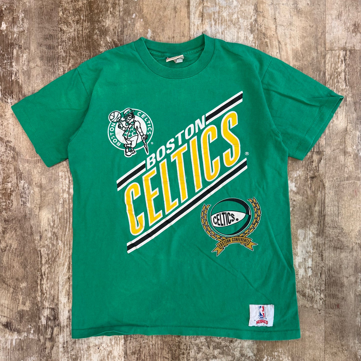 (S/M) Vintage 1990s Boston Celtics NBA Nutmeg Shirt