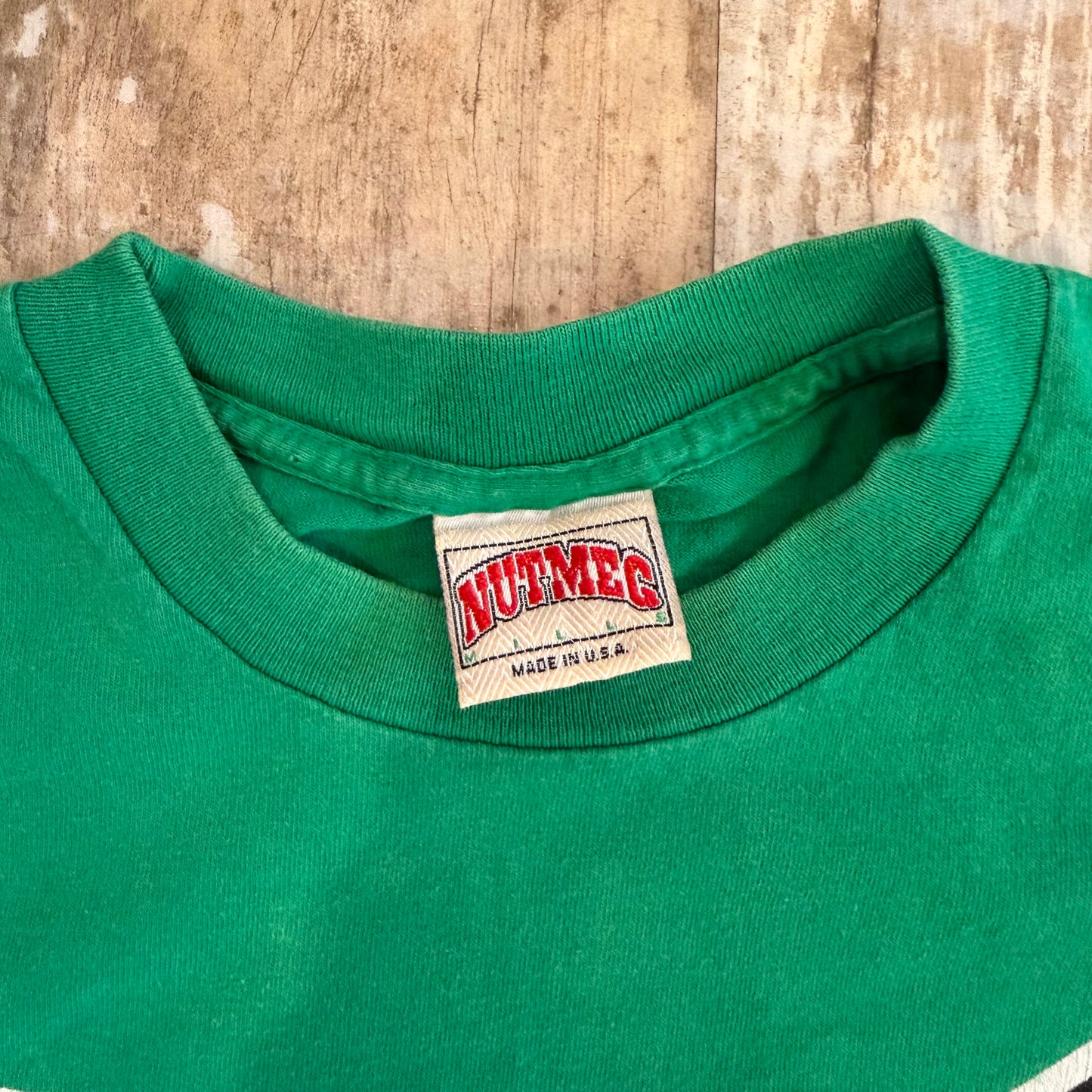 (S/M) Vintage 1990s Boston Celtics NBA Nutmeg Shirt