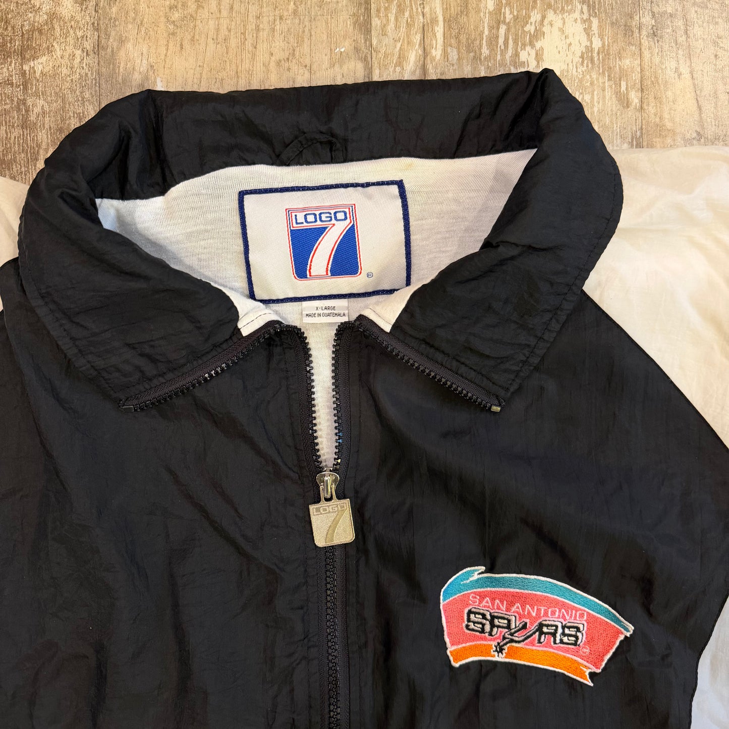 (XL) Vintage 1990s San Antonio Spurs Windbreaker Jacket
