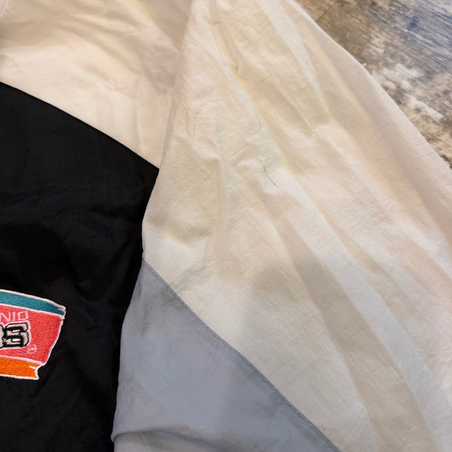 (XL) Vintage 1990s San Antonio Spurs Windbreaker Jacket