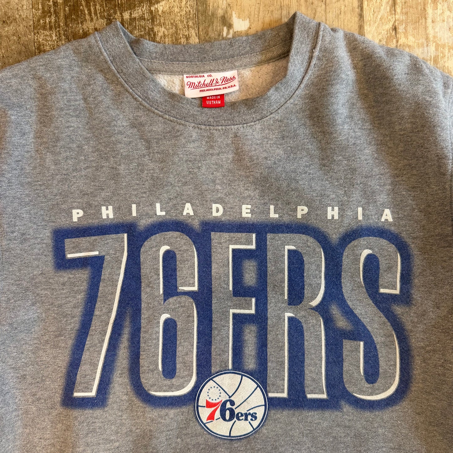 (S/M) Mitchell & Ness Philadelphia 76ers Crewneck