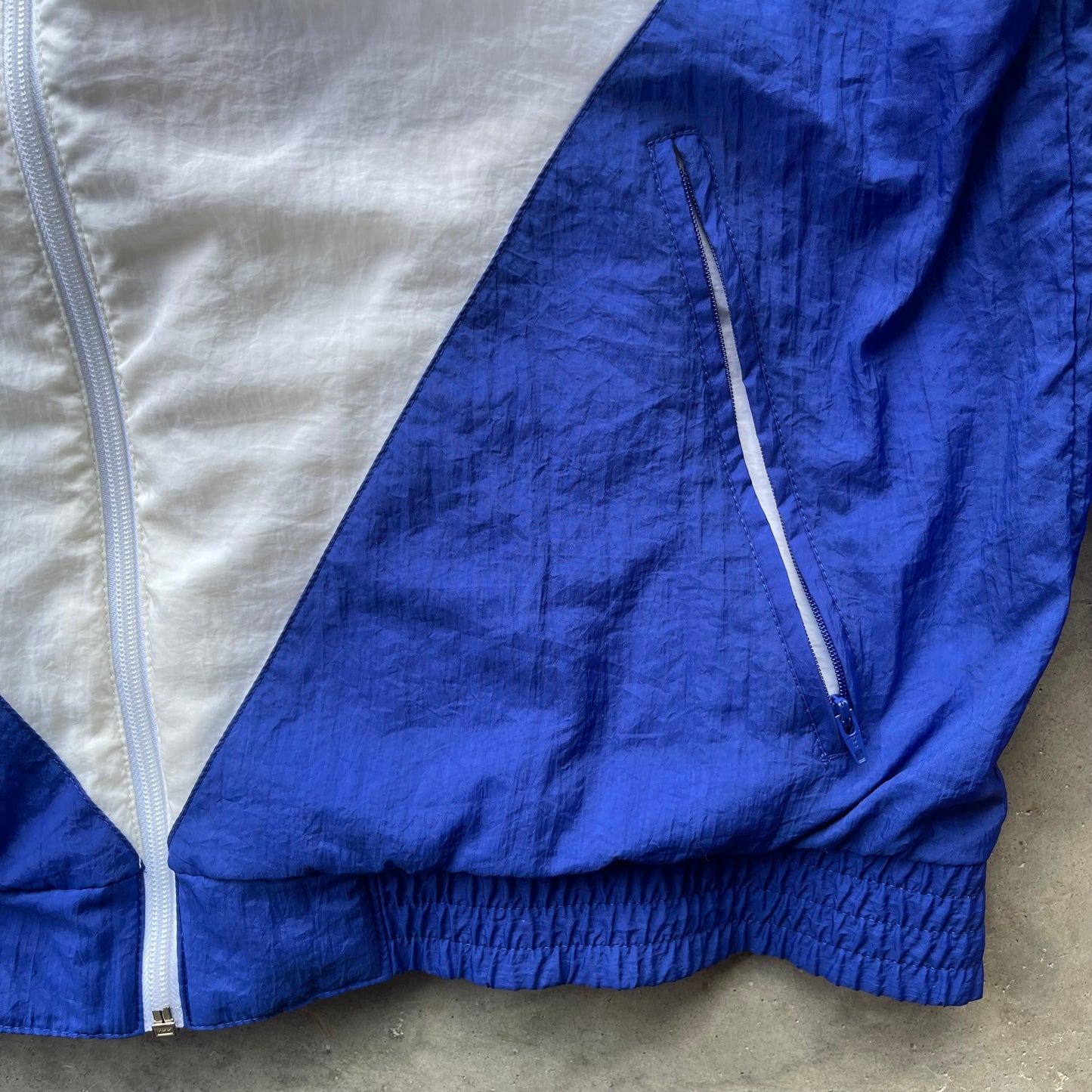 (M/L) 90s Adidas Embroidered Back Logo Windbreaker